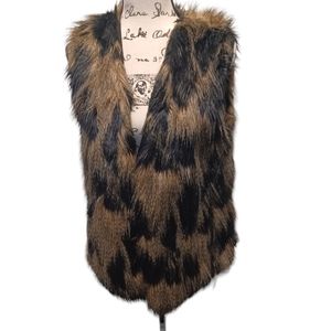 Ladaleh faux fur vest size medium